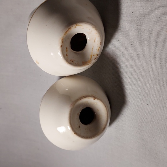 Vintage Salt and Pepper Sets Flower Design Gold Bottom Trim - Picture 8 of 8